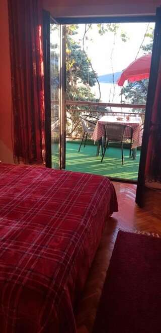 Гостевой дом Guest House Aurora Херцег-Нови Трехместный номер с общей ванной комнатой-19