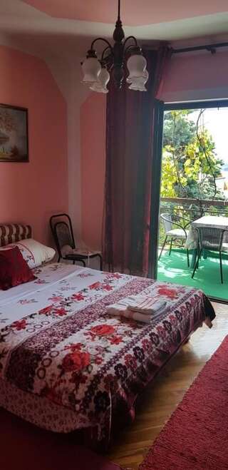 Гостевой дом Guest House Aurora Херцег-Нови Трехместный номер с общей ванной комнатой-25